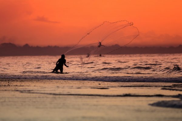 fisherman netting 600x400 - Bali & Lombok
